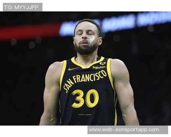 库里虽因伤缺阵但热情与小球迷互动合影展现亲和力 库里虽因伤缺阵但热情与小球迷互动合影展现亲和力