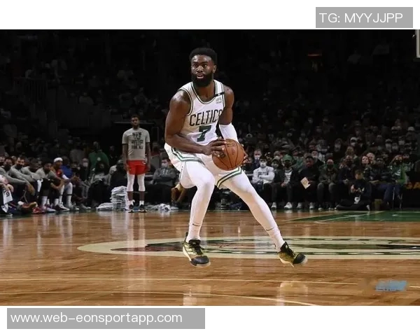 杰伦布朗表现稳定但未能带领球队获胜18投9中斩获25分6篮板4助攻