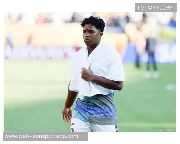 恩德里克本赛季仍未出场国际比赛间歇携妻子畅游摩洛哥度假 恩德里克本赛季仍未出场国际比赛间歇携妻子畅游摩洛哥度假