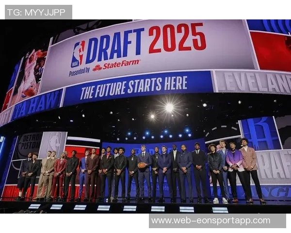 浓眉晒照为新赛季热身队友拉塞尔欧文弗拉格齐聚展现团队氛围