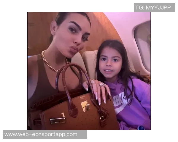 C罗惊喜不已女儿万圣节装扮令人意想不到的创意与惊艳