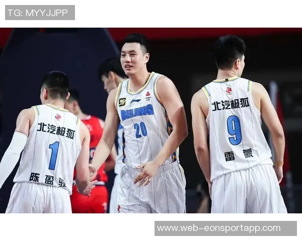 周琦与赵睿翟晓川方硕合影定妆照迎新赛季期待再创佳绩 周琦与赵睿翟晓川方硕合影定妆照迎新赛季期待再创佳绩